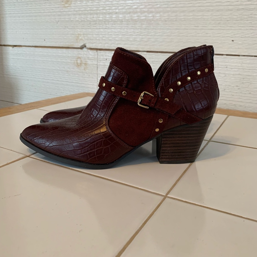 Women's Burgundy Ankle Boots by Bella Vita.  Size 8-1/2.